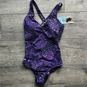 NWT Speedo swimsuit one piece patterned size 8 purple black athletic
